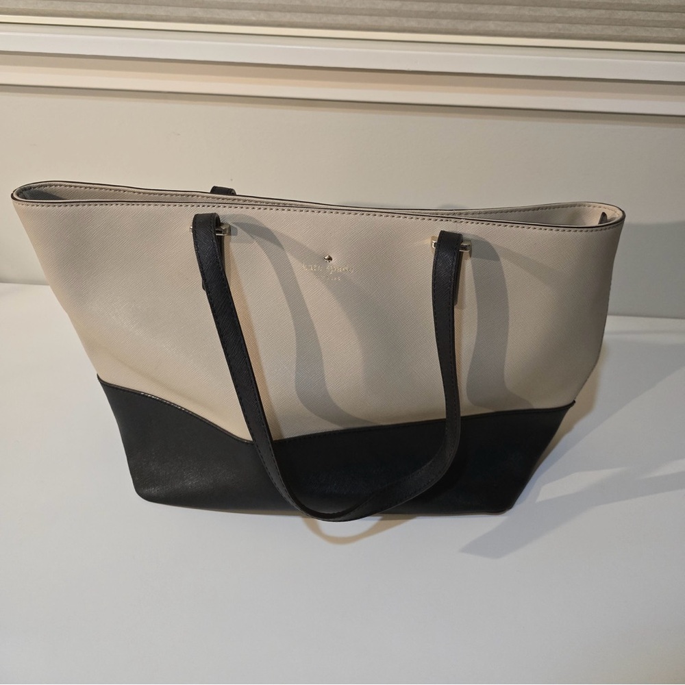 Kate Spade Purse - Picture 2 of 12